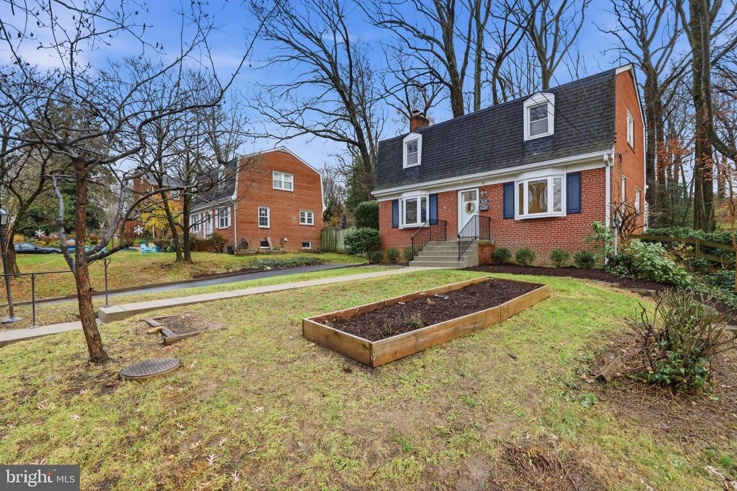 6539 OAKWOOD DR, FALLS CHURCH, Virginia 22041, 4 Bedrooms Bedrooms, 12 Rooms Rooms,2 BathroomsBathrooms,Residential,For sale,6539 OAKWOOD DR,VAFX2280744 MLS # VAFX2280744