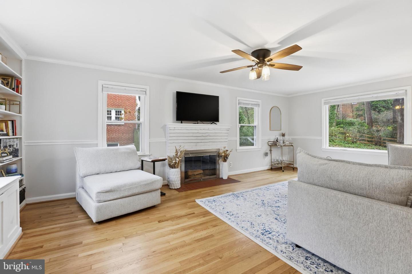 6539 OAKWOOD DR, FALLS CHURCH, Virginia 22041, 4 Bedrooms Bedrooms, 12 Rooms Rooms,2 BathroomsBathrooms,Residential,For sale,6539 OAKWOOD DR,VAFX2280744 MLS # VAFX2280744