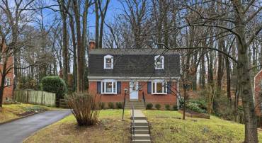 6539 OAKWOOD DR, FALLS CHURCH, Virginia 22041, 4 Bedrooms Bedrooms, 12 Rooms Rooms,2 BathroomsBathrooms,Residential,For sale,6539 OAKWOOD DR,VAFX2280744 MLS # VAFX2280744