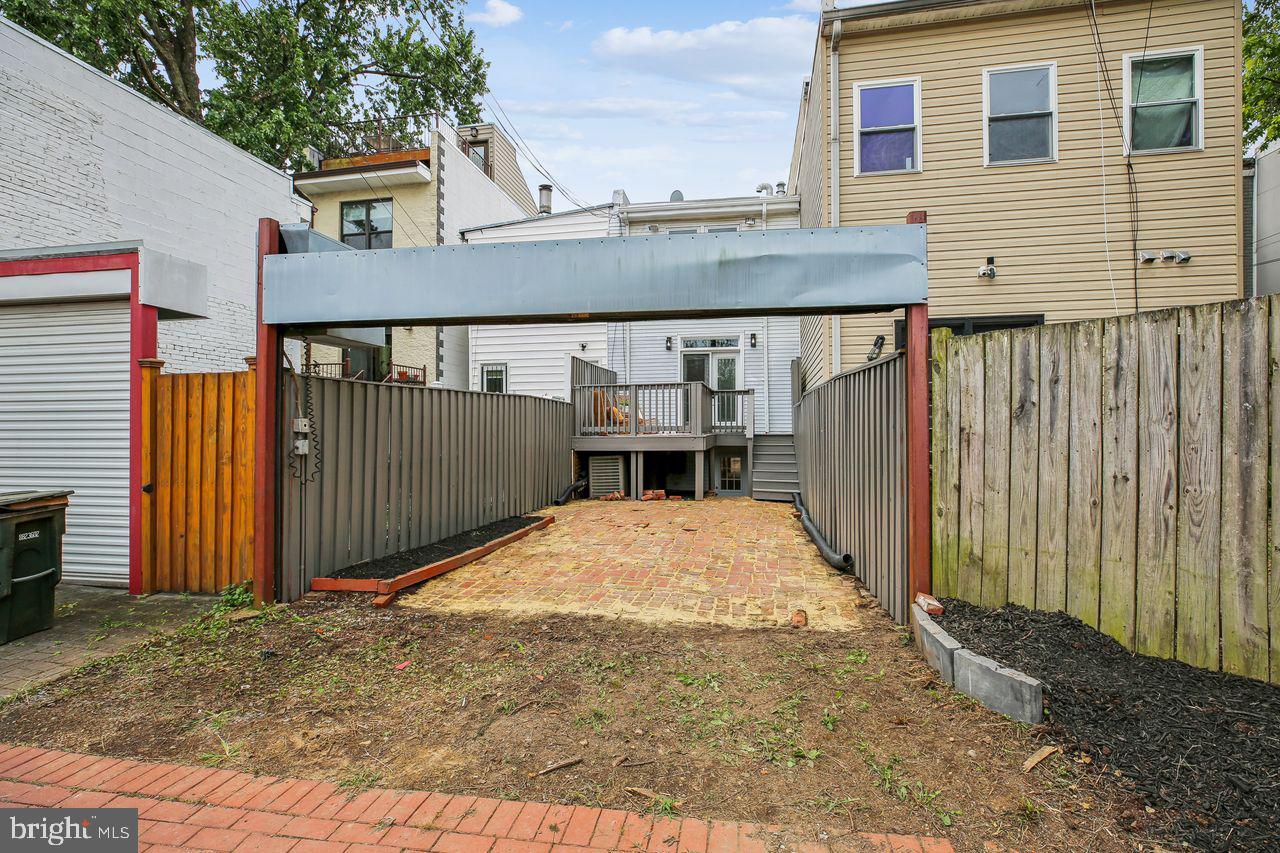 1124 G ST NE, WASHINGTON, District Of Columbia 20002, 4 Bedrooms Bedrooms, 8 Rooms Rooms,3 BathroomsBathrooms,Residential,For sale,1124 G ST NE,DCDC2233634 MLS # DCDC2233634