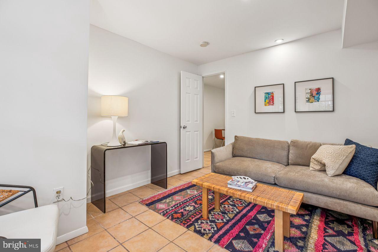 1124 G ST NE, WASHINGTON, District Of Columbia 20002, 4 Bedrooms Bedrooms, 8 Rooms Rooms,3 BathroomsBathrooms,Residential,For sale,1124 G ST NE,DCDC2233634 MLS # DCDC2233634