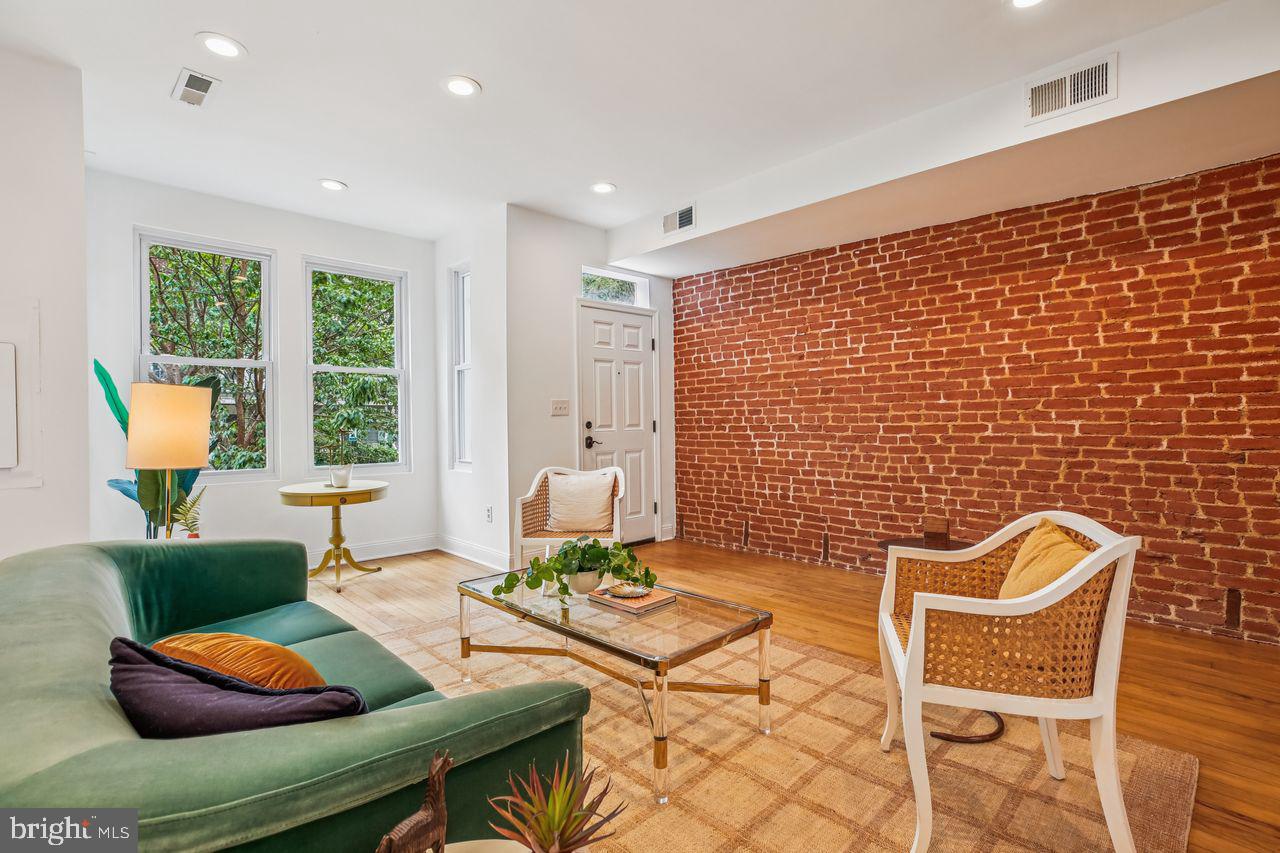 1124 G ST NE, WASHINGTON, District Of Columbia 20002, 4 Bedrooms Bedrooms, 8 Rooms Rooms,3 BathroomsBathrooms,Residential,For sale,1124 G ST NE,DCDC2233634 MLS # DCDC2233634