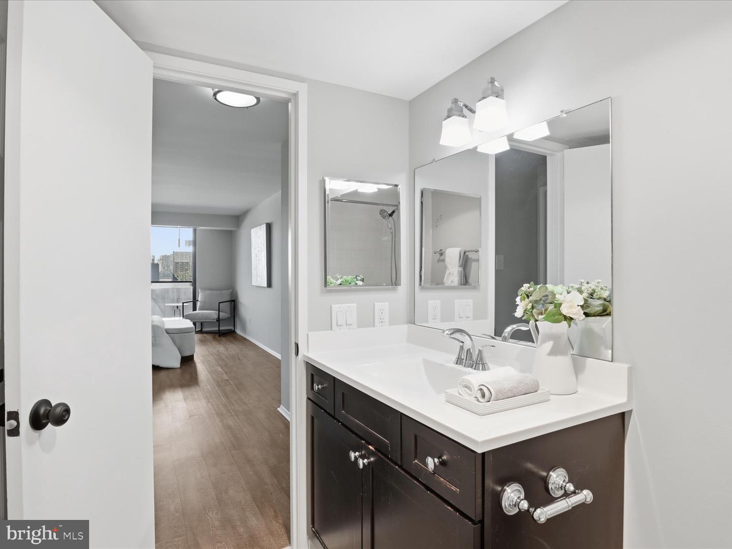 1800 OLD MEADOW RD #1017, MCLEAN, Virginia 22102, 2 Bedrooms Bedrooms, ,2 BathroomsBathrooms,Residential,For sale,1800 OLD MEADOW RD #1017,VAFX2280842 MLS # VAFX2280842