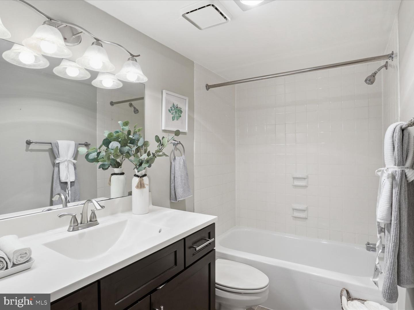 1800 OLD MEADOW RD #1017, MCLEAN, Virginia 22102, 2 Bedrooms Bedrooms, ,2 BathroomsBathrooms,Residential,For sale,1800 OLD MEADOW RD #1017,VAFX2280842 MLS # VAFX2280842