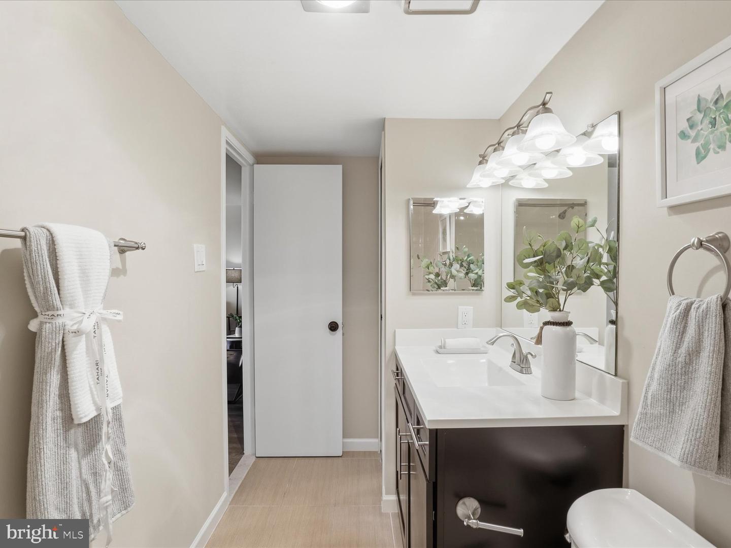 1800 OLD MEADOW RD #1017, MCLEAN, Virginia 22102, 2 Bedrooms Bedrooms, ,2 BathroomsBathrooms,Residential,For sale,1800 OLD MEADOW RD #1017,VAFX2280842 MLS # VAFX2280842