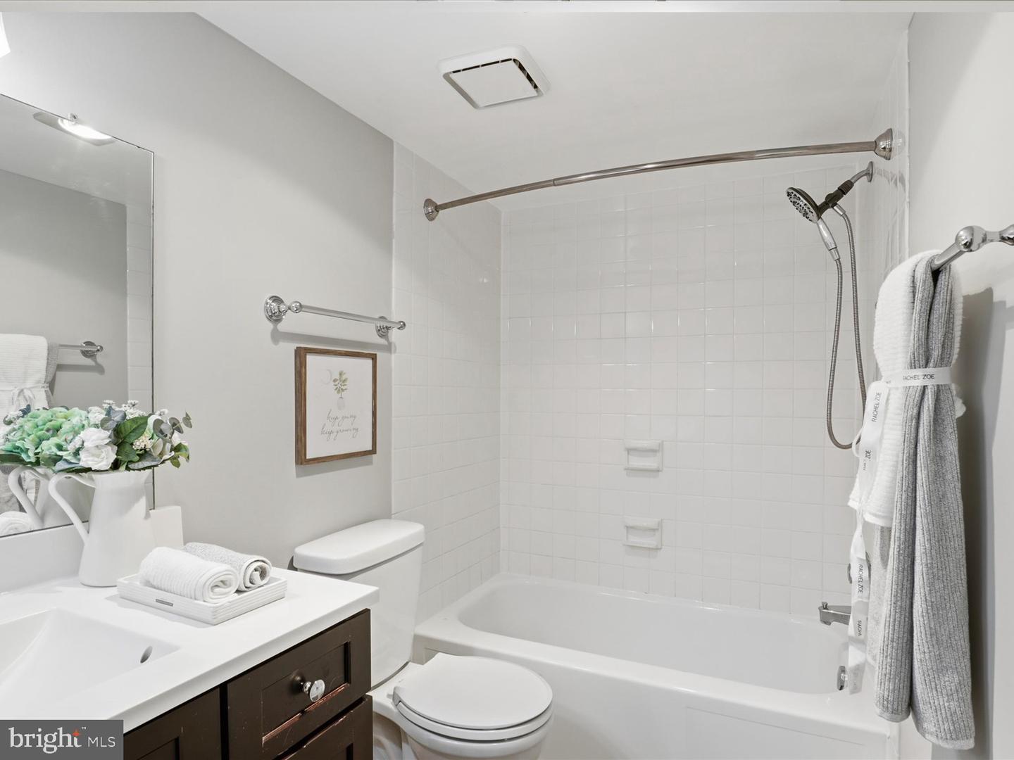 1800 OLD MEADOW RD #1017, MCLEAN, Virginia 22102, 2 Bedrooms Bedrooms, ,2 BathroomsBathrooms,Residential,For sale,1800 OLD MEADOW RD #1017,VAFX2280842 MLS # VAFX2280842