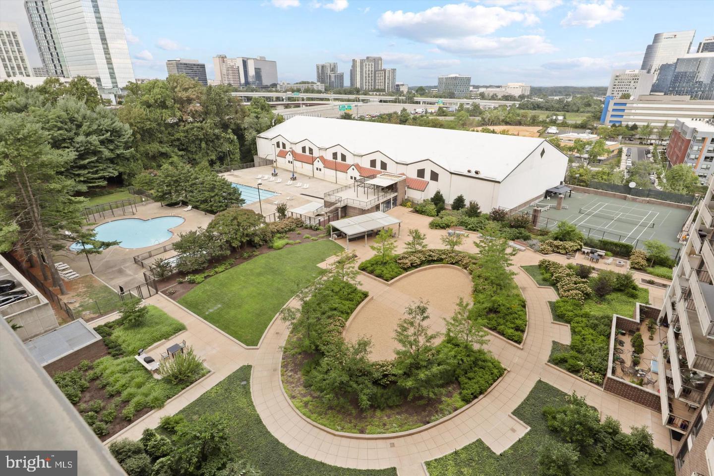1800 OLD MEADOW RD #1017, MCLEAN, Virginia 22102, 2 Bedrooms Bedrooms, ,2 BathroomsBathrooms,Residential,For sale,1800 OLD MEADOW RD #1017,VAFX2280842 MLS # VAFX2280842