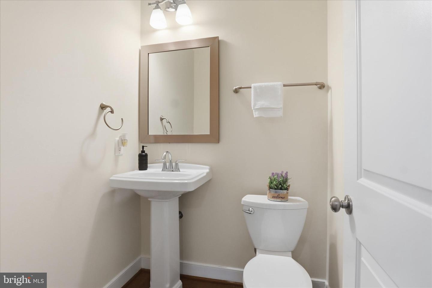 3941 OLD DOMINION BLVD, ALEXANDRIA, Virginia 22305, 3 Bedrooms Bedrooms, 6 Rooms Rooms,2 BathroomsBathrooms,Residential,For sale,3941 OLD DOMINION BLVD,VAAX2052130 MLS # VAAX2052130