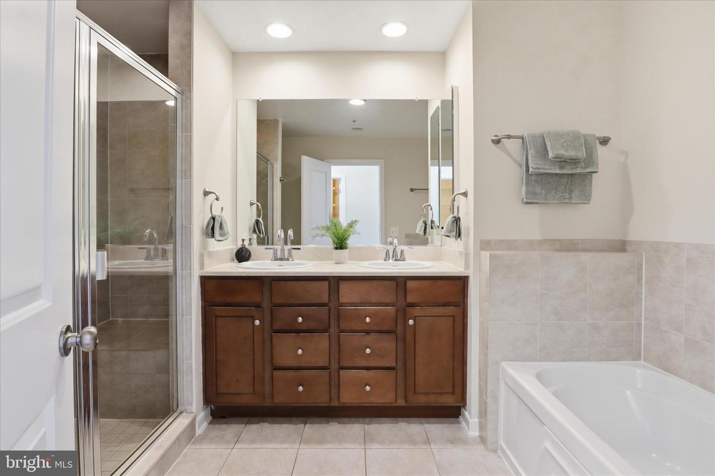 3941 OLD DOMINION BLVD, ALEXANDRIA, Virginia 22305, 3 Bedrooms Bedrooms, 6 Rooms Rooms,2 BathroomsBathrooms,Residential,For sale,3941 OLD DOMINION BLVD,VAAX2052130 MLS # VAAX2052130