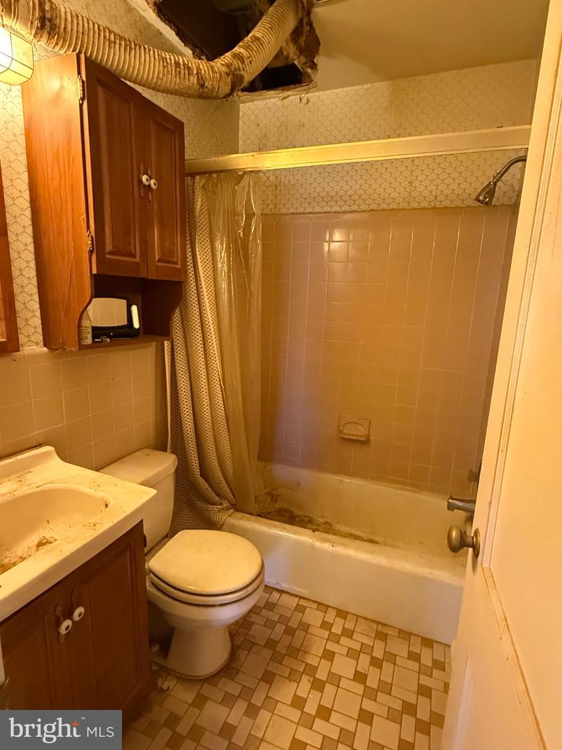 3010 ROGERS DR, FALLS CHURCH, Virginia 22042, 3 Bedrooms Bedrooms, 4 Rooms Rooms,1 BathroomBathrooms,Residential,For sale,3010 ROGERS DR,VAFX2281268 MLS # VAFX2281268 3010 ROGERS DR, FALLS CHURCH, Virginia 22042, 3 Bedrooms Bedrooms, 4 Rooms Rooms,1 BathroomBathrooms,Residential,For sale,3010 ROGERS DR,VAFX2281268 MLS # VAFX2281268