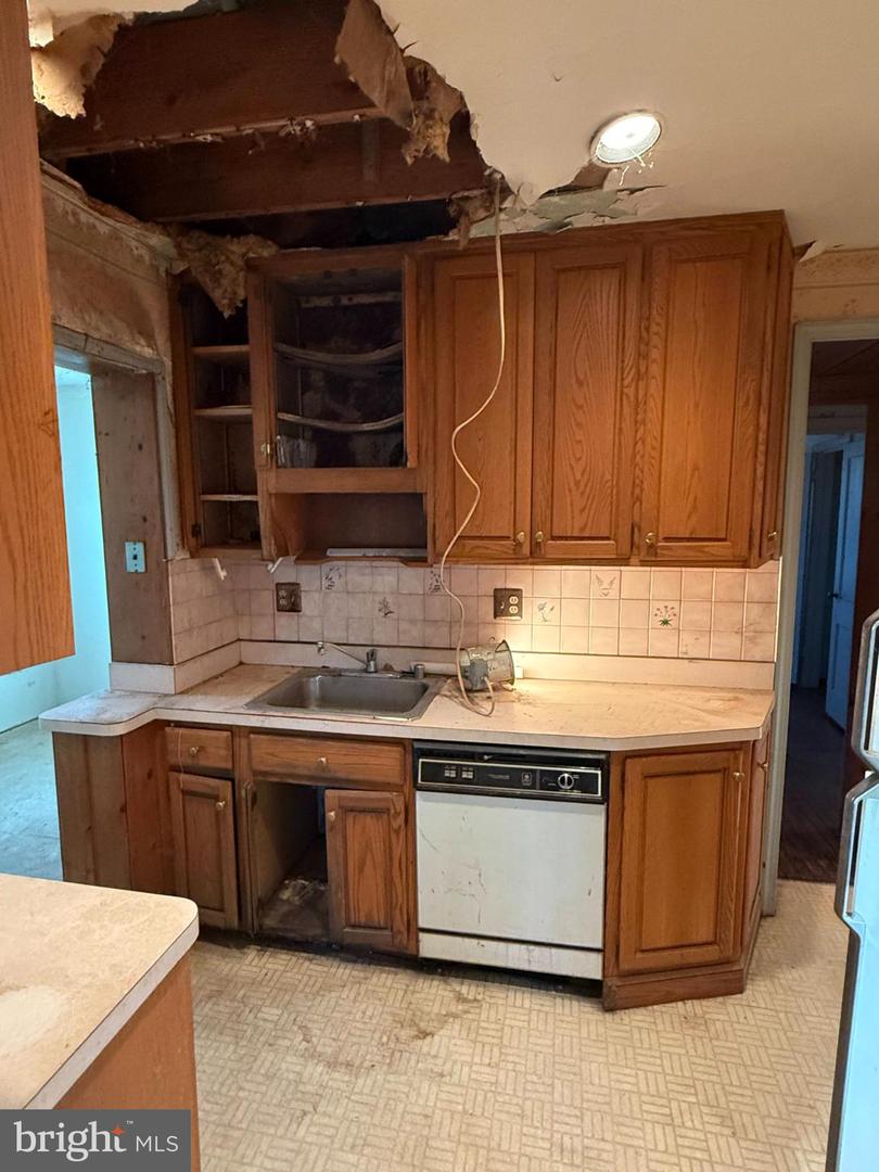 3010 ROGERS DR, FALLS CHURCH, Virginia 22042, 3 Bedrooms Bedrooms, 4 Rooms Rooms,1 BathroomBathrooms,Residential,For sale,3010 ROGERS DR,VAFX2281268 MLS # VAFX2281268 3010 ROGERS DR, FALLS CHURCH, Virginia 22042, 3 Bedrooms Bedrooms, 4 Rooms Rooms,1 BathroomBathrooms,Residential,For sale,3010 ROGERS DR,VAFX2281268 MLS # VAFX2281268