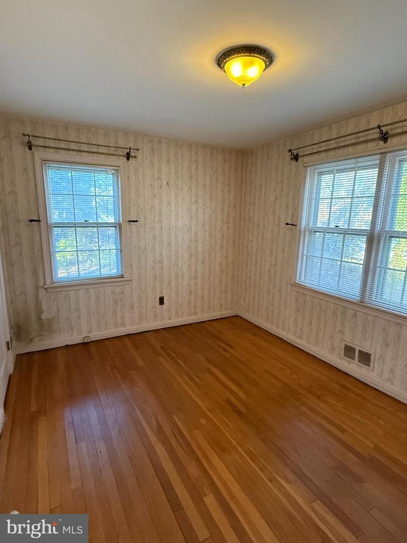 3010 ROGERS DR, FALLS CHURCH, Virginia 22042, 3 Bedrooms Bedrooms, 4 Rooms Rooms,1 BathroomBathrooms,Residential,For sale,3010 ROGERS DR,VAFX2281268 MLS # VAFX2281268 3010 ROGERS DR, FALLS CHURCH, Virginia 22042, 3 Bedrooms Bedrooms, 4 Rooms Rooms,1 BathroomBathrooms,Residential,For sale,3010 ROGERS DR,VAFX2281268 MLS # VAFX2281268