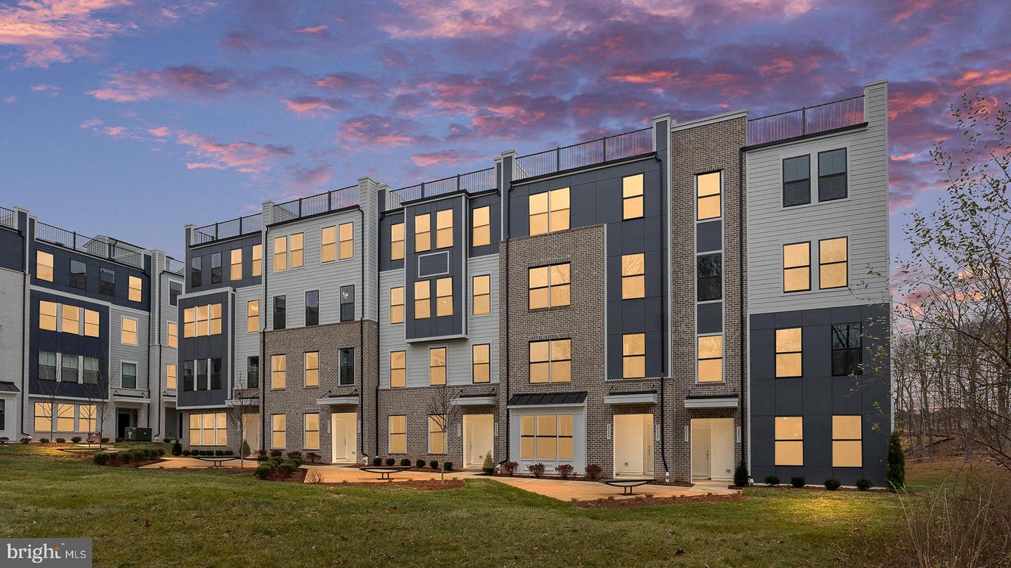 20829 CLOONGEE TER, DULLES, Virginia 20166, 3 Bedrooms Bedrooms, ,2 BathroomsBathrooms,Residential,For sale,20829 CLOONGEE TER,VALO2111888 MLS # VALO2111888