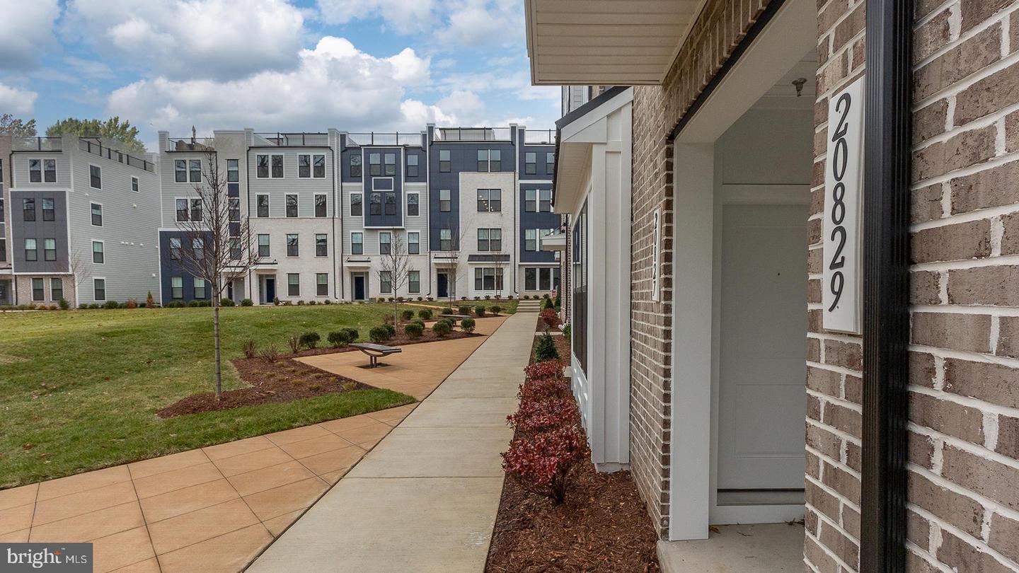 20829 CLOONGEE TER, DULLES, Virginia 20166, 3 Bedrooms Bedrooms, ,2 BathroomsBathrooms,Residential,For sale,20829 CLOONGEE TER,VALO2111888 MLS # VALO2111888