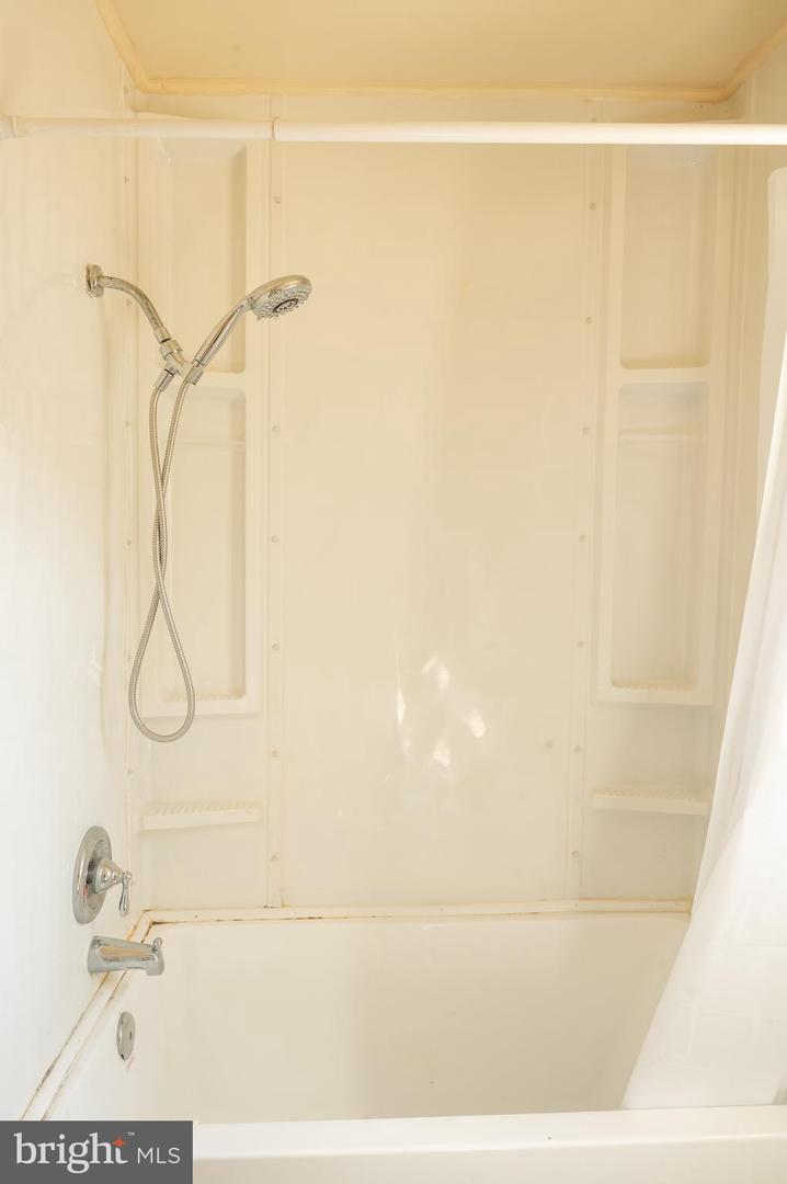 108 MARTIN DR, WINCHESTER, Virginia 22602, 2 Bedrooms Bedrooms, ,1 BathroomBathrooms,Residential,For sale,108 MARTIN DR,VAFV2038282 MLS # VAFV2038282