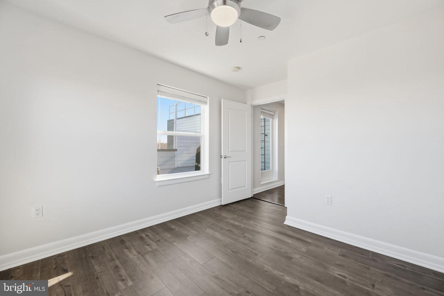 401 15TH ST SE #401, WASHINGTON, District Of Columbia 20003, 2 Bedrooms Bedrooms, ,2 BathroomsBathrooms,Residential,For sale,401 15TH ST SE #401,DCDC2233550 MLS # DCDC2233550