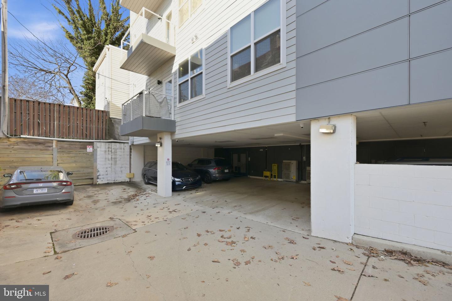 401 15TH ST SE #401, WASHINGTON, District Of Columbia 20003, 2 Bedrooms Bedrooms, ,2 BathroomsBathrooms,Residential,For sale,401 15TH ST SE #401,DCDC2233550 MLS # DCDC2233550