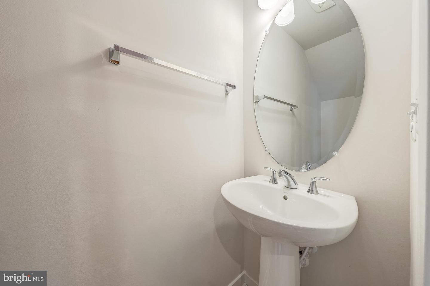 13504 INNOVATION STATION LOOP #2A, HERNDON, Virginia 20171, 3 Bedrooms Bedrooms, ,2 BathroomsBathrooms,Residential,For sale,13504 INNOVATION STATION LOOP #2A,VAFX2281354 MLS # VAFX2281354