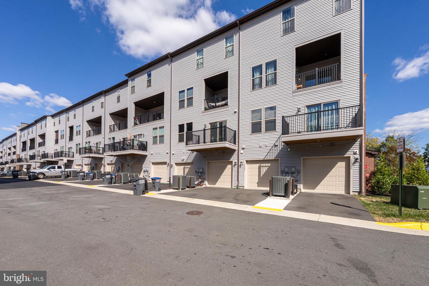 13504 INNOVATION STATION LOOP #2A, HERNDON, Virginia 20171, 3 Bedrooms Bedrooms, ,2 BathroomsBathrooms,Residential,For sale,13504 INNOVATION STATION LOOP #2A,VAFX2281354 MLS # VAFX2281354