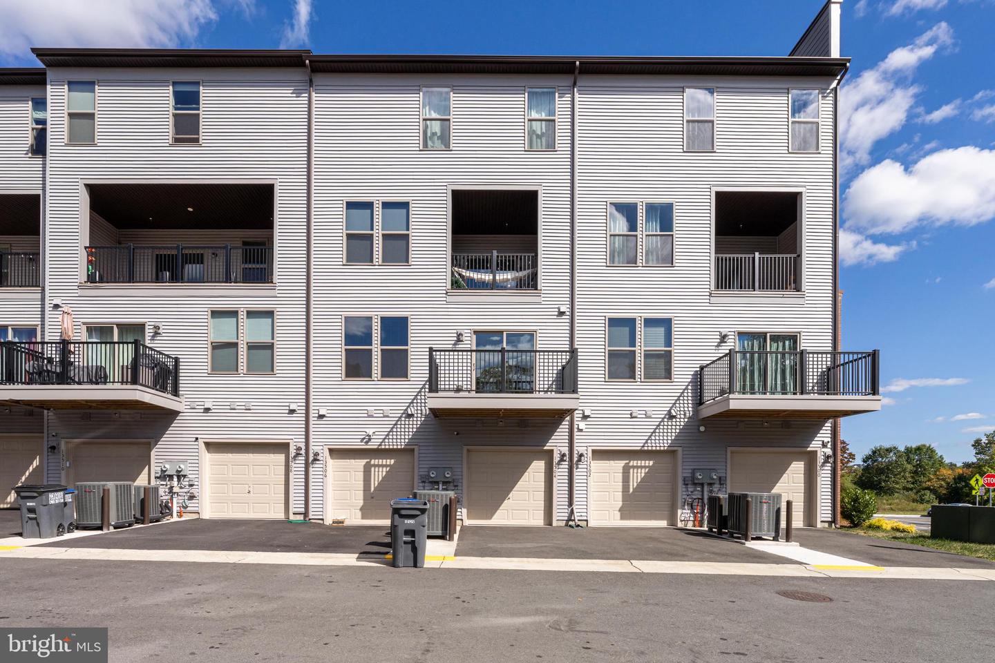 13504 INNOVATION STATION LOOP #2A, HERNDON, Virginia 20171, 3 Bedrooms Bedrooms, ,2 BathroomsBathrooms,Residential,For sale,13504 INNOVATION STATION LOOP #2A,VAFX2281354 MLS # VAFX2281354