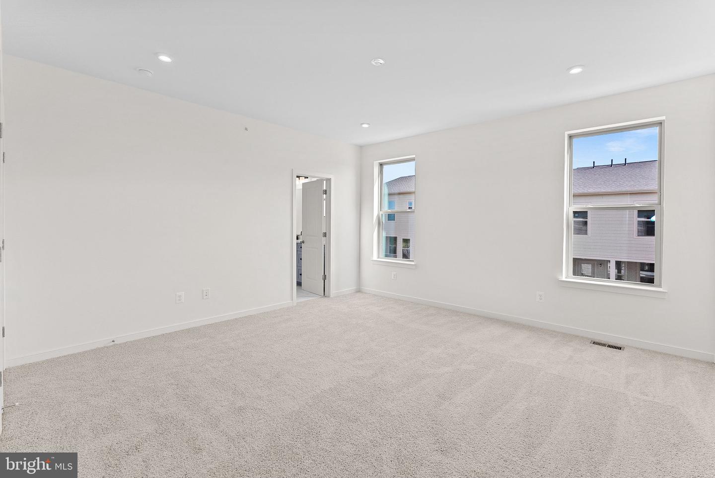 19717 MISTY MOSS SQ #1, ASHBURN, Virginia 20147, 3 Bedrooms Bedrooms, ,2 BathroomsBathrooms,Residential,For sale,19717 MISTY MOSS SQ #1,VALO2111924 MLS # VALO2111924