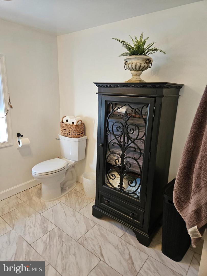 14464 LIPSCOMB HILL LN, MILFORD, Virginia 22514, 4 Bedrooms Bedrooms, 8 Rooms Rooms,3 BathroomsBathrooms,Residential,For sale,14464 LIPSCOMB HILL LN,VACV2009248 MLS # VACV2009248