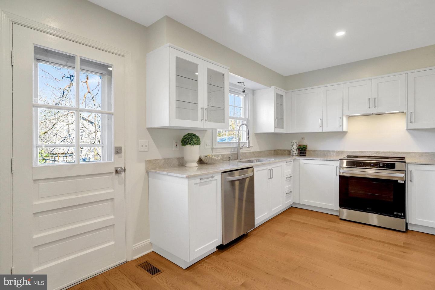 216 DUNCAN AVE, ALEXANDRIA, Virginia 22301, 3 Bedrooms Bedrooms, ,2 BathroomsBathrooms,Residential,For sale,216 DUNCAN AVE,VAAX2038774 MLS # VAAX2038774