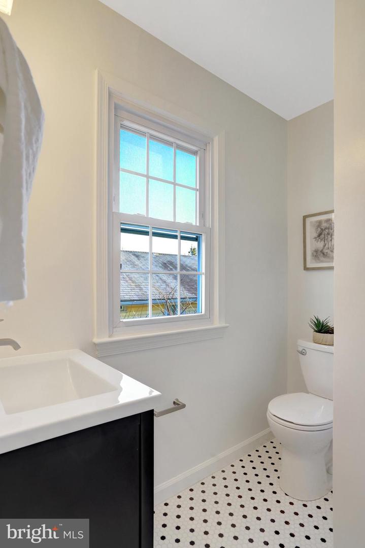 216 DUNCAN AVE, ALEXANDRIA, Virginia 22301, 3 Bedrooms Bedrooms, ,2 BathroomsBathrooms,Residential,For sale,216 DUNCAN AVE,VAAX2038774 MLS # VAAX2038774