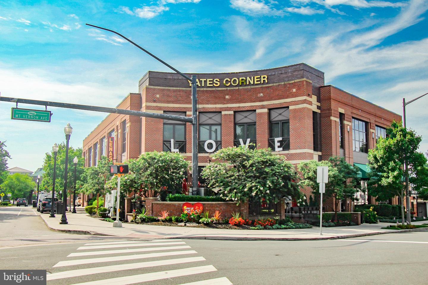 216 DUNCAN AVE, ALEXANDRIA, Virginia 22301, 3 Bedrooms Bedrooms, ,2 BathroomsBathrooms,Residential,For sale,216 DUNCAN AVE,VAAX2038774 MLS # VAAX2038774