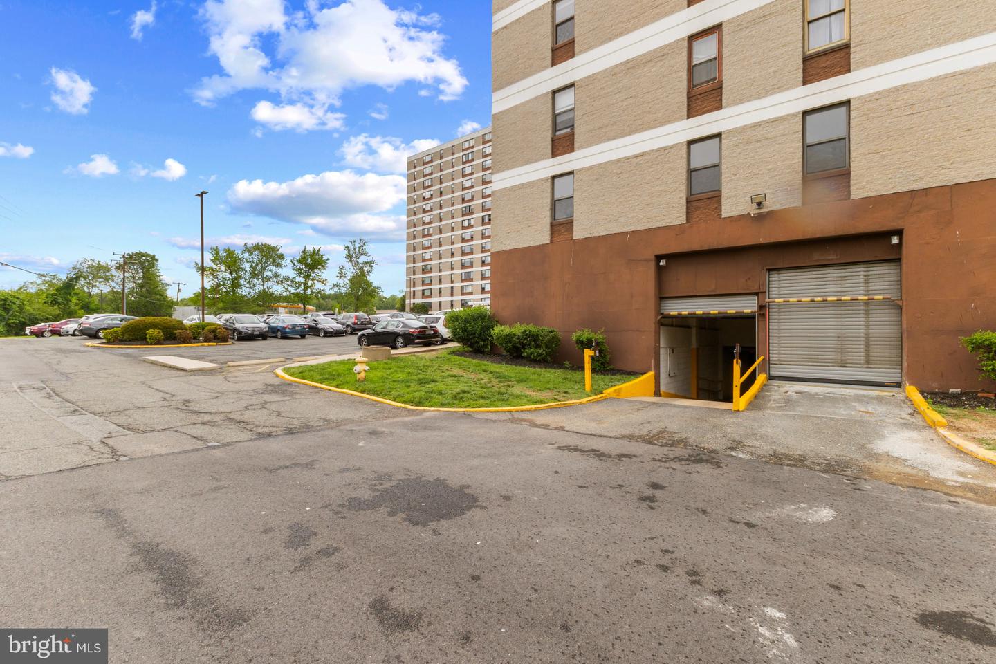 4600 DUKE ST #613, ALEXANDRIA, Virginia 22304, 2 Bedrooms Bedrooms, ,1 BathroomBathrooms,Residential,For sale,4600 DUKE ST #613,VAAX2043528 MLS # VAAX2043528