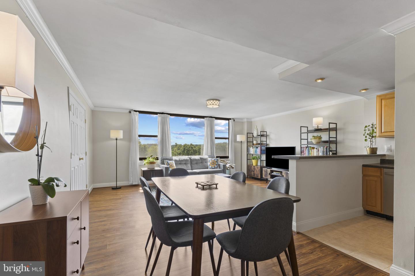 4600 DUKE ST #613, ALEXANDRIA, Virginia 22304, 2 Bedrooms Bedrooms, ,1 BathroomBathrooms,Residential,For sale,4600 DUKE ST #613,VAAX2043528 MLS # VAAX2043528