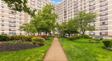 4600 DUKE ST #613, ALEXANDRIA, Virginia 22304, 2 Bedrooms Bedrooms, ,1 BathroomBathrooms,Residential,For sale,4600 DUKE ST #613,VAAX2043528 MLS # VAAX2043528