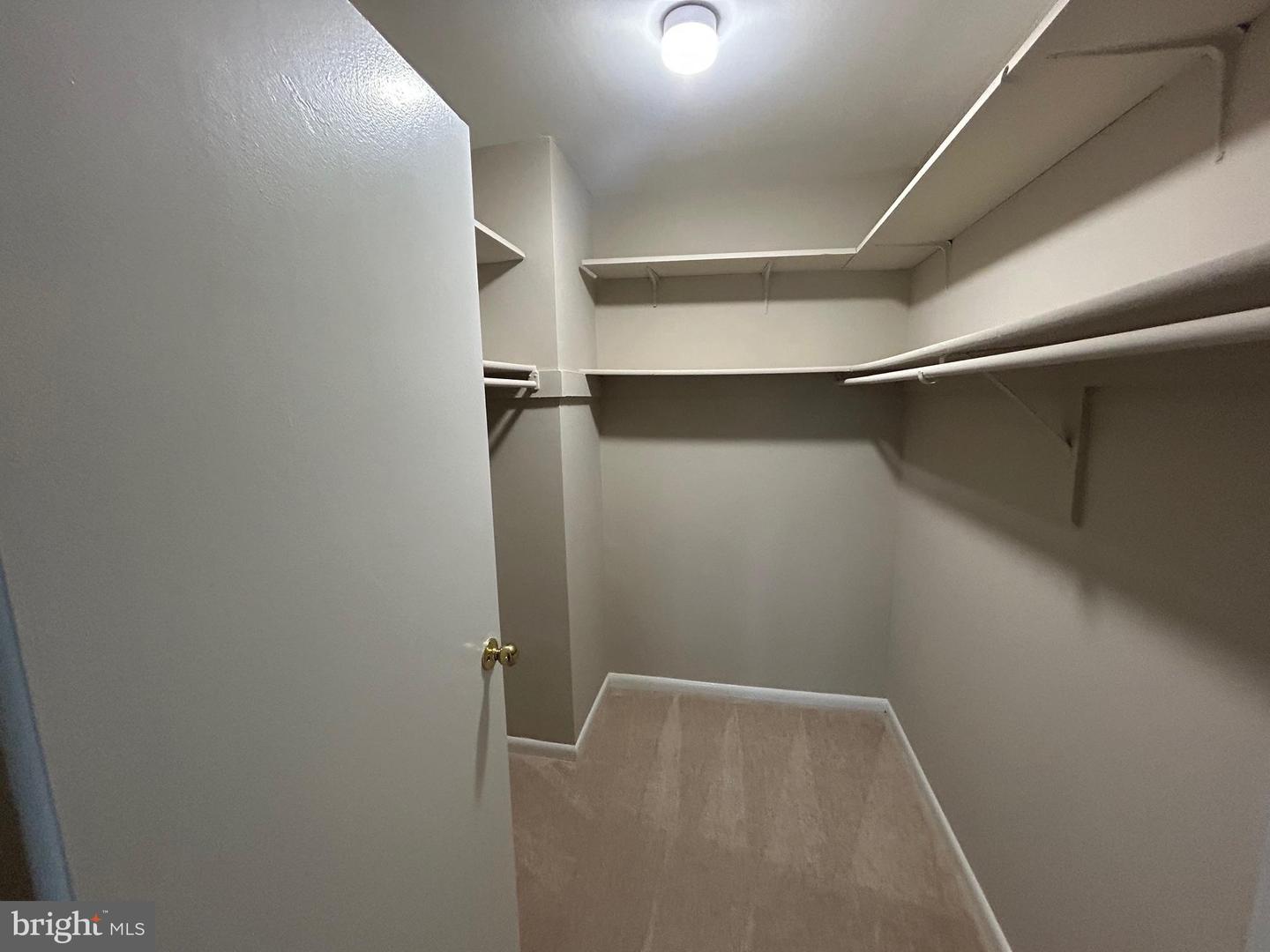 5340 HOLMES RUN PKWY #217, ALEXANDRIA, Virginia 22304, 1 Bedroom Bedrooms, ,1 BathroomBathrooms,Residential,For sale,5340 HOLMES RUN PKWY #217,VAAX2045600 MLS # VAAX2045600