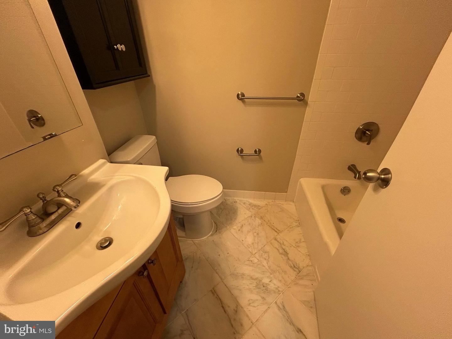 5340 HOLMES RUN PKWY #217, ALEXANDRIA, Virginia 22304, 1 Bedroom Bedrooms, ,1 BathroomBathrooms,Residential,For sale,5340 HOLMES RUN PKWY #217,VAAX2045600 MLS # VAAX2045600