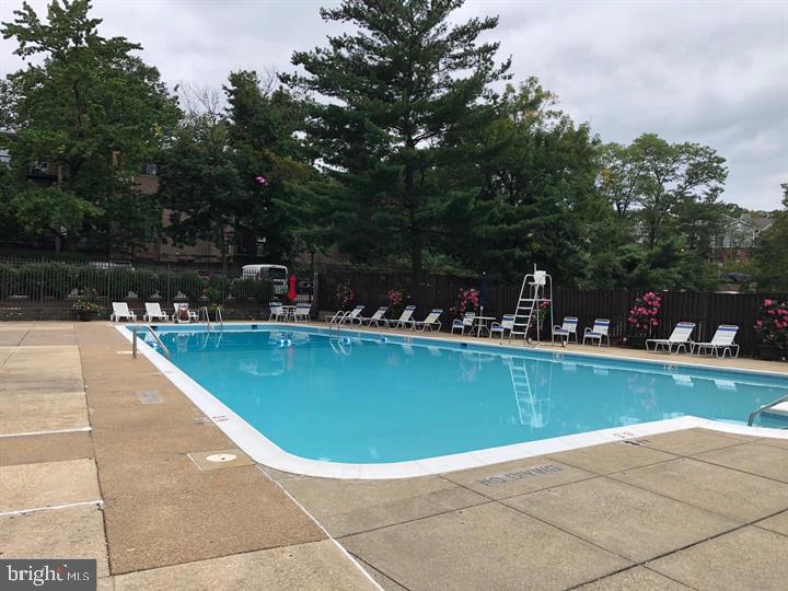 5340 HOLMES RUN PKWY #217, ALEXANDRIA, Virginia 22304, 1 Bedroom Bedrooms, ,1 BathroomBathrooms,Residential,For sale,5340 HOLMES RUN PKWY #217,VAAX2045600 MLS # VAAX2045600