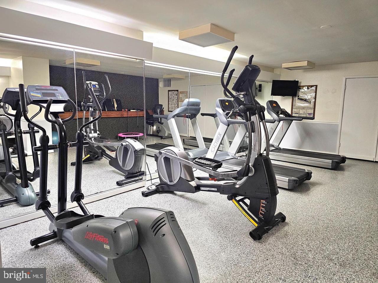 5340 HOLMES RUN PKWY #217, ALEXANDRIA, Virginia 22304, 1 Bedroom Bedrooms, ,1 BathroomBathrooms,Residential,For sale,5340 HOLMES RUN PKWY #217,VAAX2045600 MLS # VAAX2045600