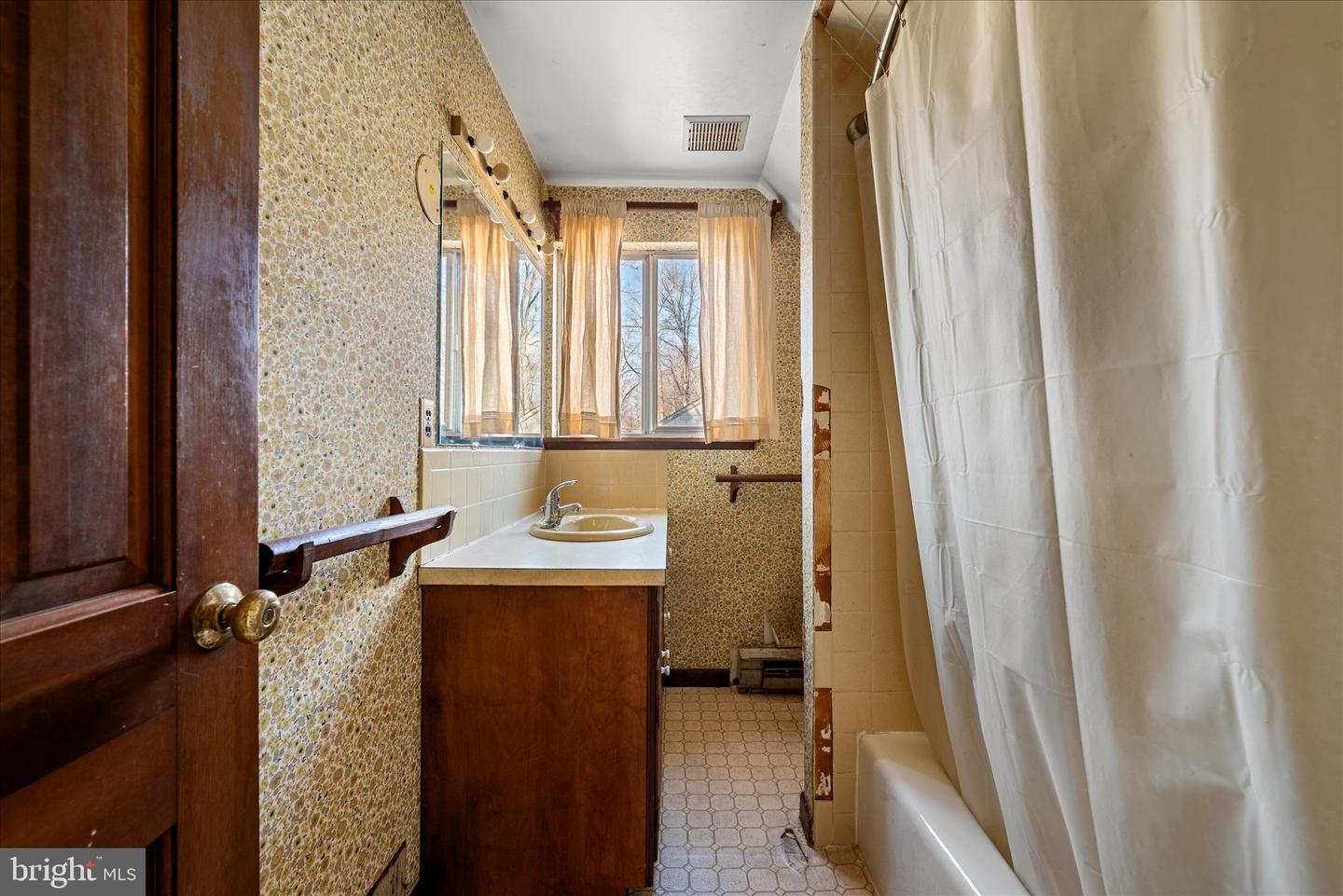 179 RIVER PARK LN, BLUEMONT, Virginia 20135, 5 Bedrooms Bedrooms, 11 Rooms Rooms,3 BathroomsBathrooms,Residential,For sale,179 RIVER PARK LN,VACL2003800 MLS # VACL2003800