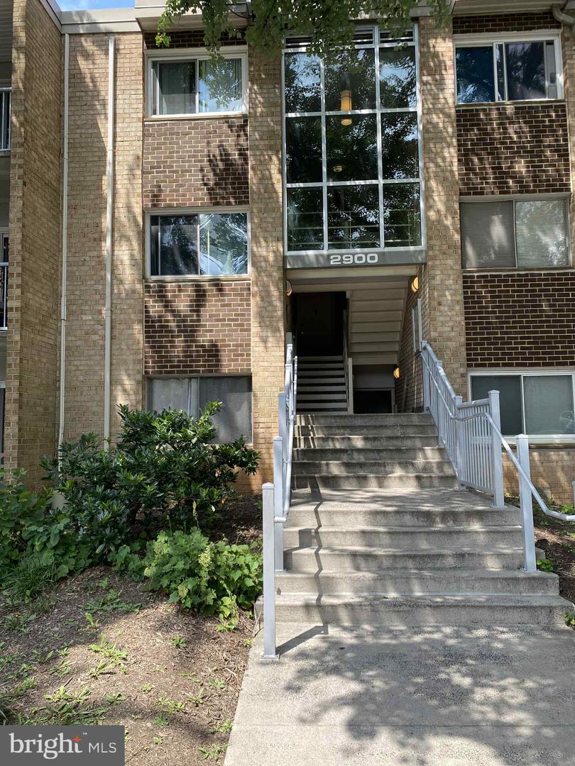 2900 KINGS CHAPEL RD #1, FALLS CHURCH, Virginia 22042, 3 Bedrooms Bedrooms, ,2 BathroomsBathrooms,Residential,For sale,2900 KINGS CHAPEL RD #1,VAFX2253266 MLS # VAFX2253266