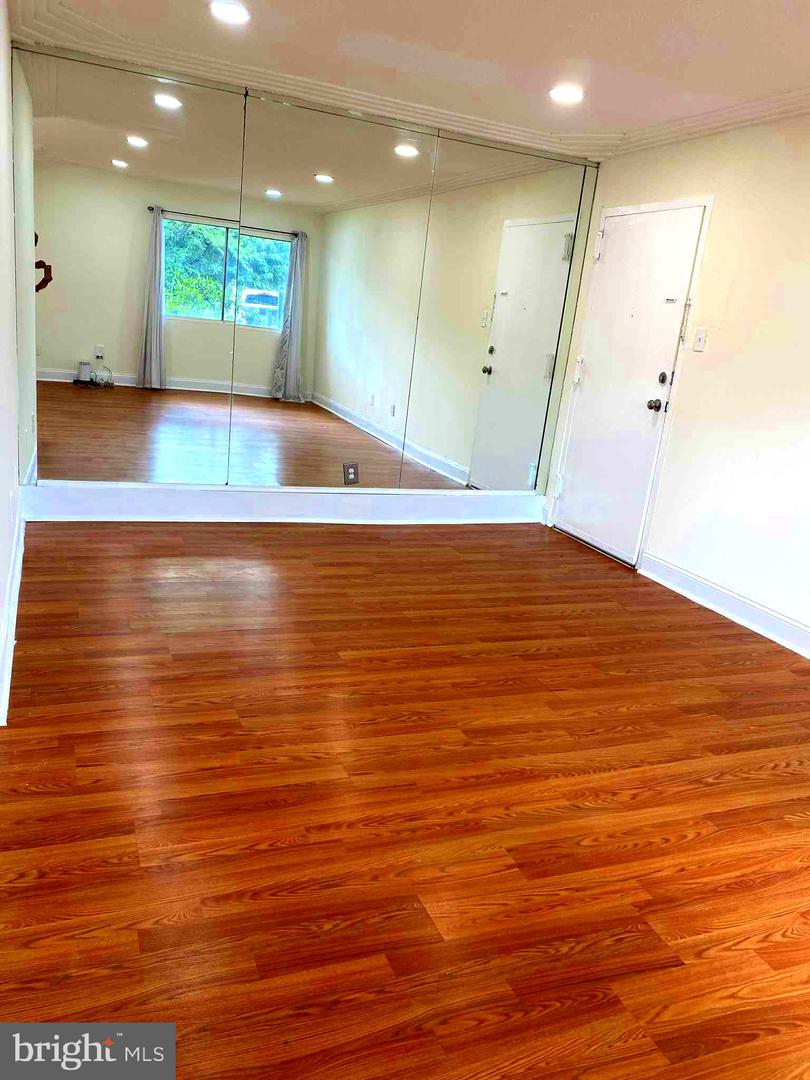 2900 KINGS CHAPEL RD #1, FALLS CHURCH, Virginia 22042, 3 Bedrooms Bedrooms, ,2 BathroomsBathrooms,Residential,For sale,2900 KINGS CHAPEL RD #1,VAFX2253266 MLS # VAFX2253266