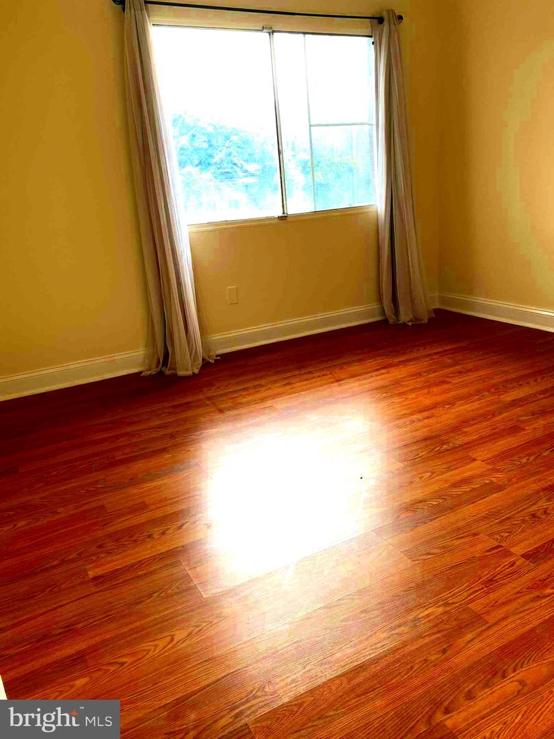 2900 KINGS CHAPEL RD #1, FALLS CHURCH, Virginia 22042, 3 Bedrooms Bedrooms, ,2 BathroomsBathrooms,Residential,For sale,2900 KINGS CHAPEL RD #1,VAFX2253266 MLS # VAFX2253266