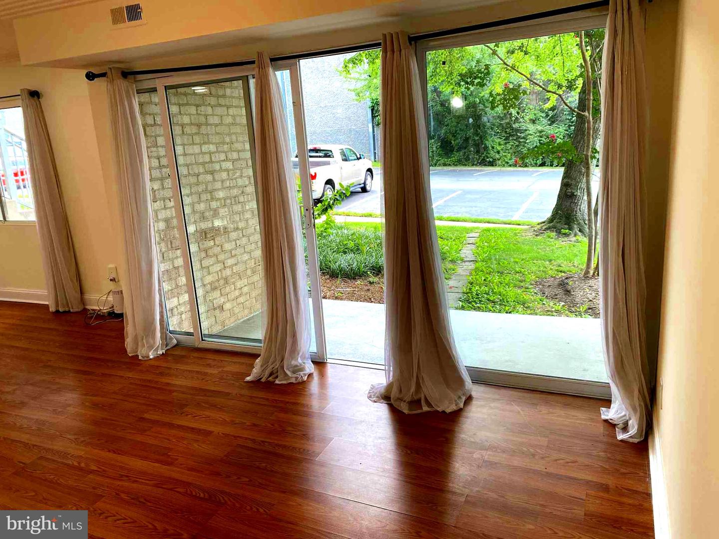 2900 KINGS CHAPEL RD #1, FALLS CHURCH, Virginia 22042, 3 Bedrooms Bedrooms, ,2 BathroomsBathrooms,Residential,For sale,2900 KINGS CHAPEL RD #1,VAFX2253266 MLS # VAFX2253266