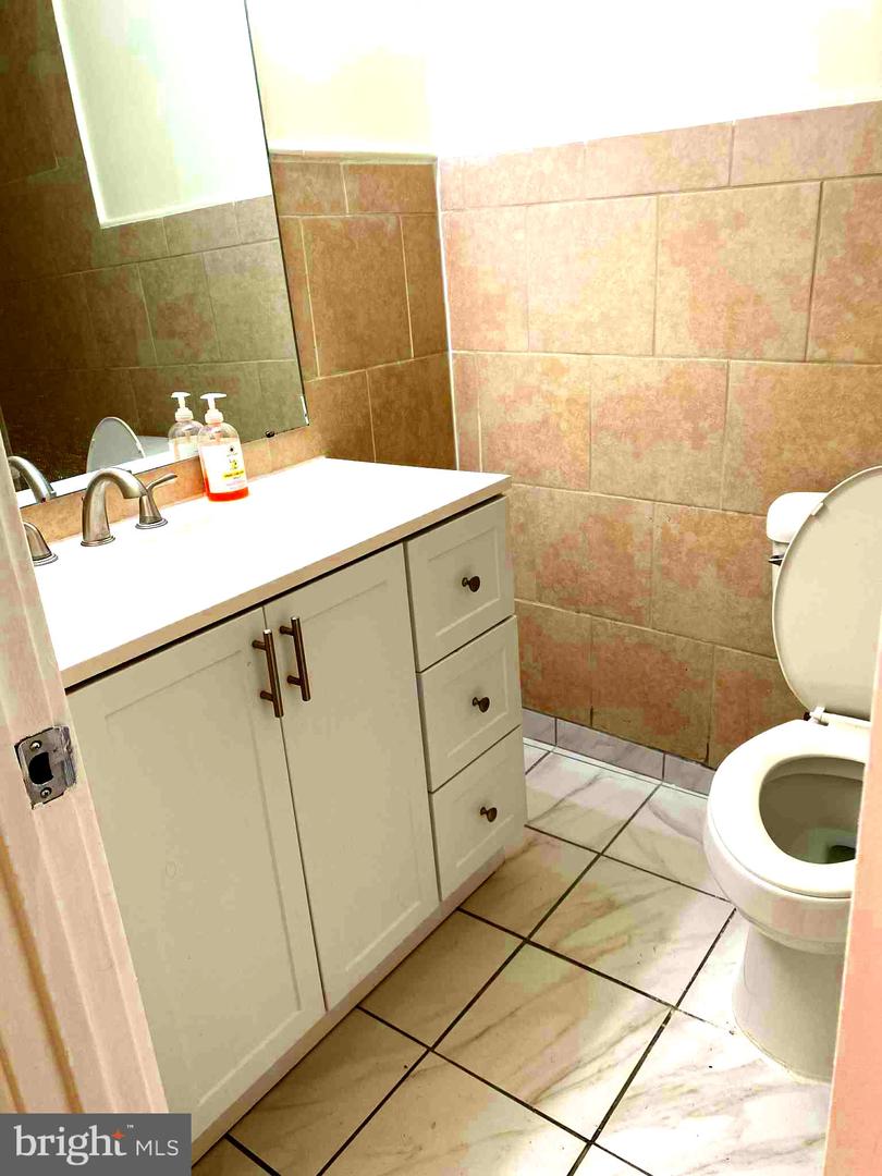 2900 KINGS CHAPEL RD #1, FALLS CHURCH, Virginia 22042, 3 Bedrooms Bedrooms, ,2 BathroomsBathrooms,Residential,For sale,2900 KINGS CHAPEL RD #1,VAFX2253266 MLS # VAFX2253266