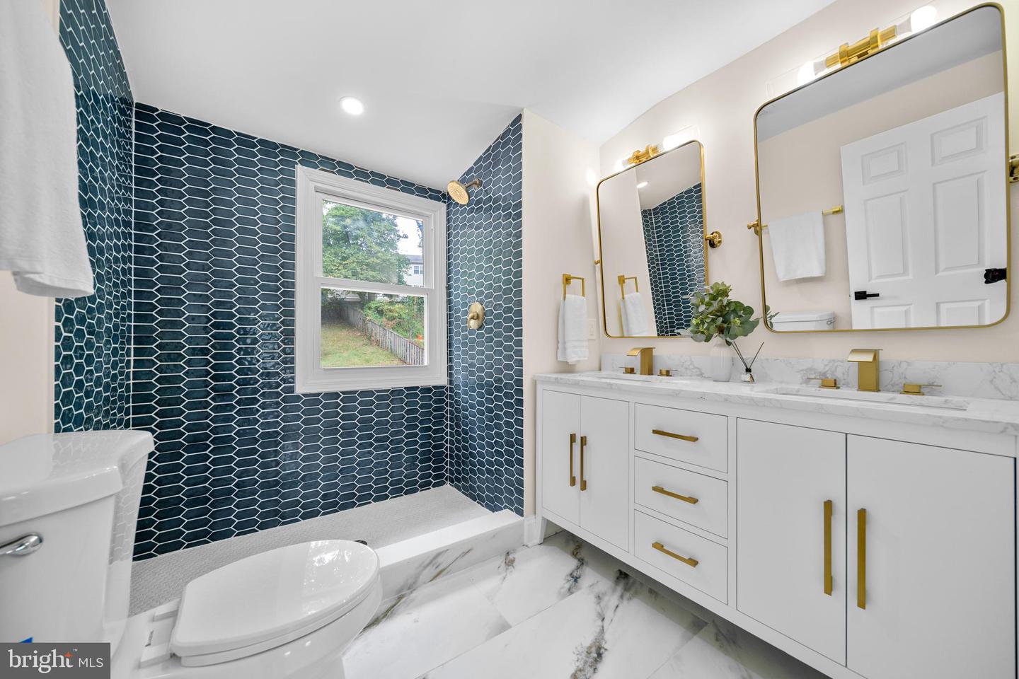 1404 N POWHATAN ST, ARLINGTON, Virginia 22205, 3 Bedrooms Bedrooms, ,4 BathroomsBathrooms,Residential,For sale,1404 N POWHATAN ST,VAAR2063966 MLS # VAAR2063966