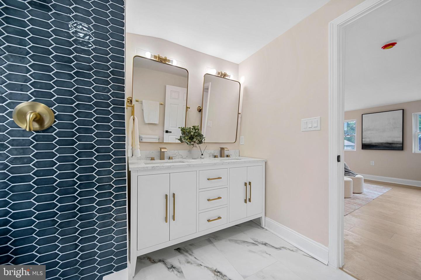 1404 N POWHATAN ST, ARLINGTON, Virginia 22205, 3 Bedrooms Bedrooms, ,4 BathroomsBathrooms,Residential,For sale,1404 N POWHATAN ST,VAAR2063966 MLS # VAAR2063966