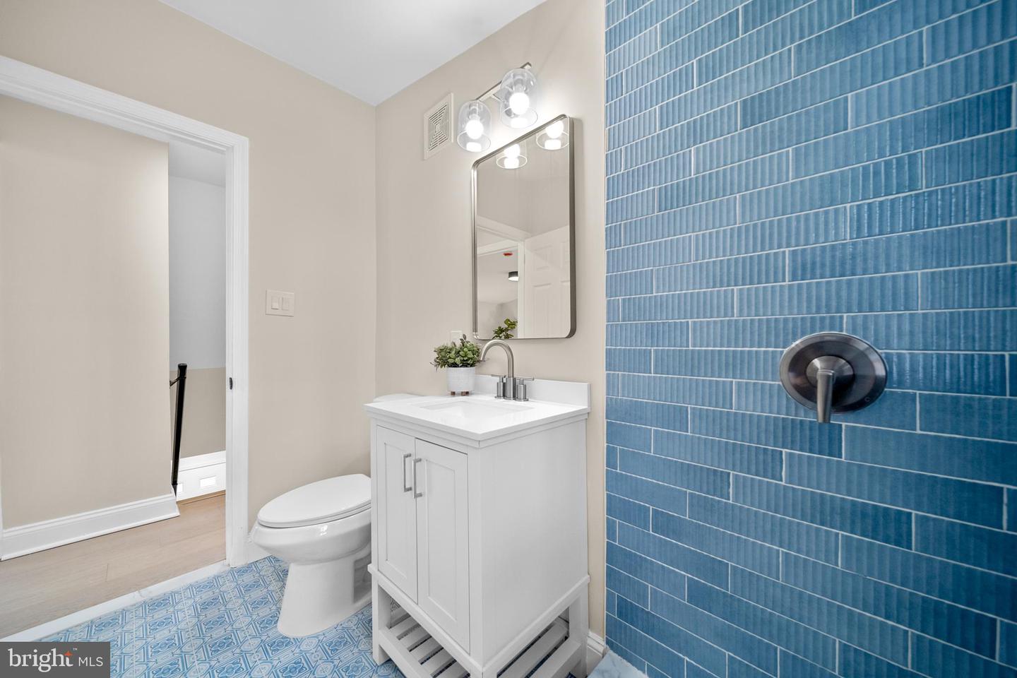 1404 N POWHATAN ST, ARLINGTON, Virginia 22205, 3 Bedrooms Bedrooms, ,4 BathroomsBathrooms,Residential,For sale,1404 N POWHATAN ST,VAAR2063966 MLS # VAAR2063966