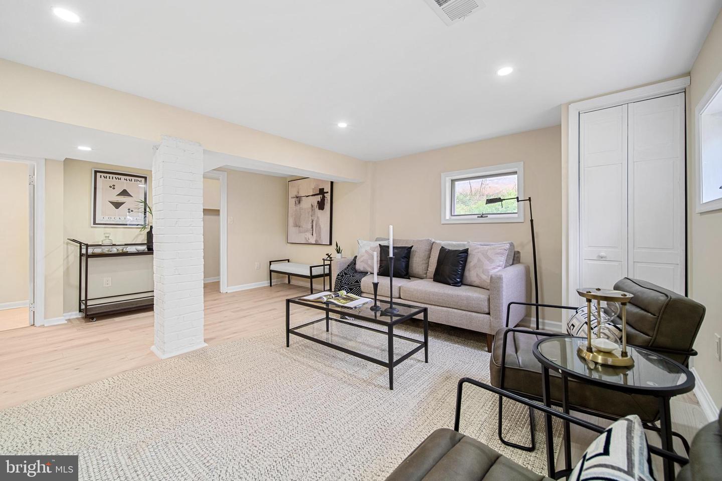 1404 N POWHATAN ST, ARLINGTON, Virginia 22205, 3 Bedrooms Bedrooms, ,4 BathroomsBathrooms,Residential,For sale,1404 N POWHATAN ST,VAAR2063966 MLS # VAAR2063966