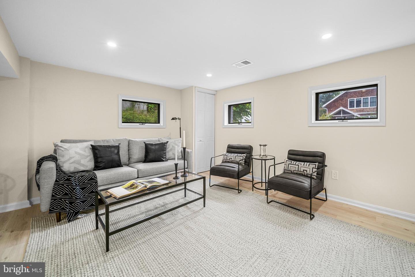 1404 N POWHATAN ST, ARLINGTON, Virginia 22205, 3 Bedrooms Bedrooms, ,4 BathroomsBathrooms,Residential,For sale,1404 N POWHATAN ST,VAAR2063966 MLS # VAAR2063966