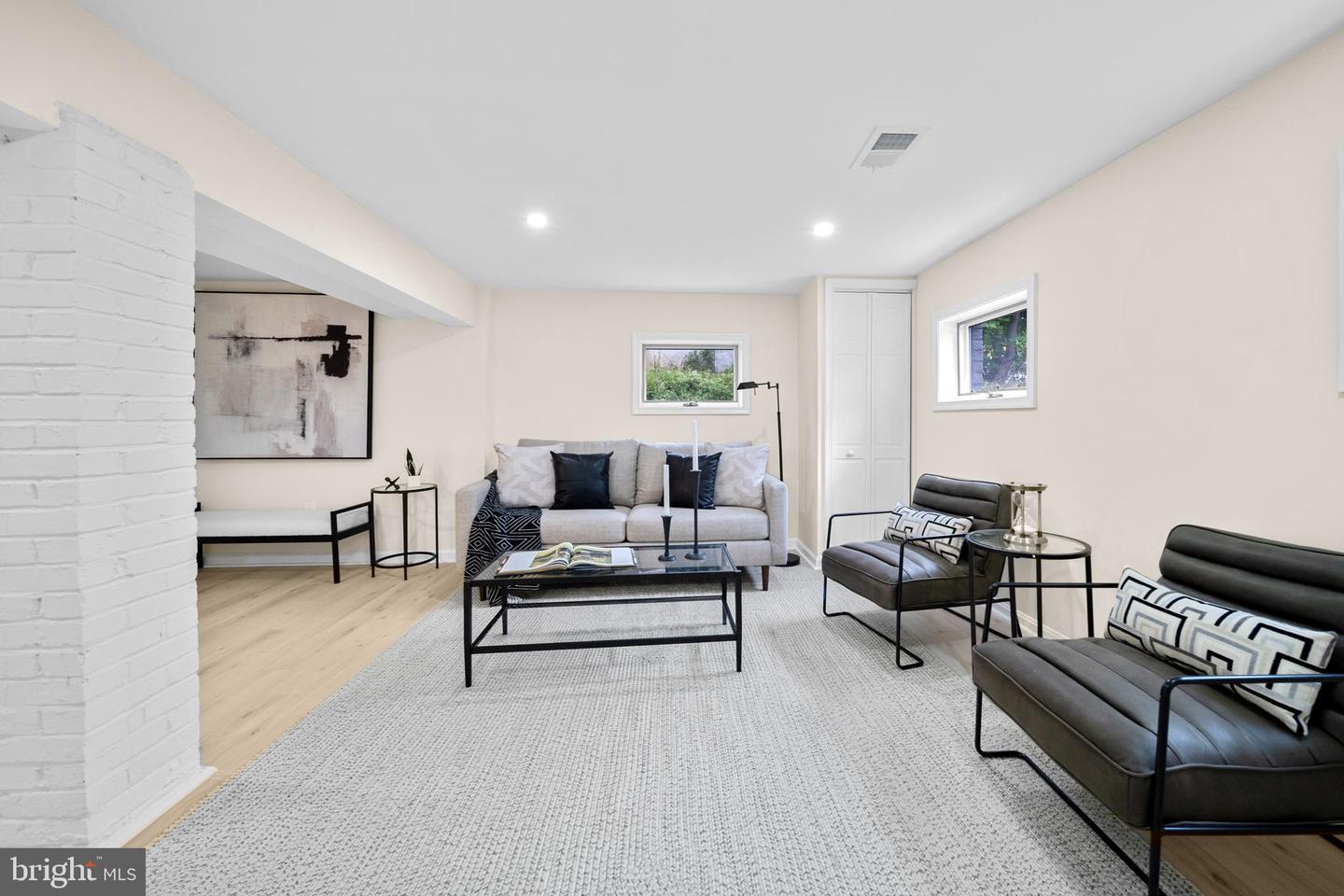 1404 N POWHATAN ST, ARLINGTON, Virginia 22205, 3 Bedrooms Bedrooms, ,4 BathroomsBathrooms,Residential,For sale,1404 N POWHATAN ST,VAAR2063966 MLS # VAAR2063966