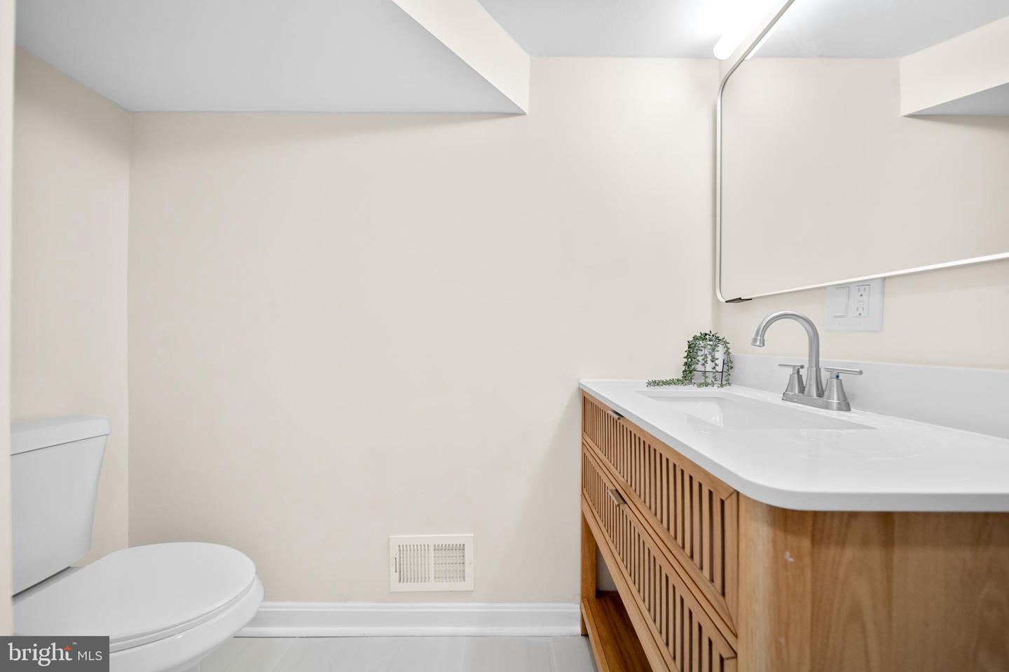 1404 N POWHATAN ST, ARLINGTON, Virginia 22205, 3 Bedrooms Bedrooms, ,4 BathroomsBathrooms,Residential,For sale,1404 N POWHATAN ST,VAAR2063966 MLS # VAAR2063966