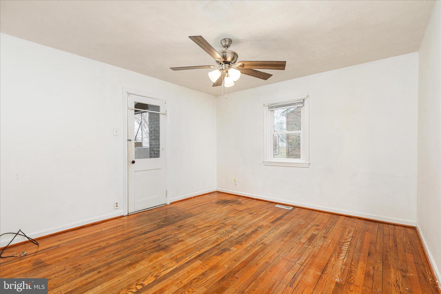 514 MANASSAS AVE, FRONT ROYAL, Virginia 22630, 2 Bedrooms Bedrooms, ,1 BathroomBathrooms,Residential,For sale,514 MANASSAS AVE,VAWR2012542 MLS # VAWR2012542